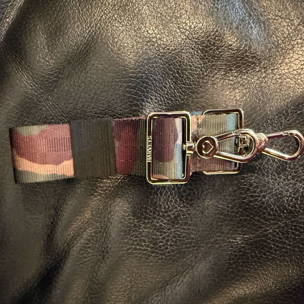 Harvey’s Camouflage green 4P crossbody strap